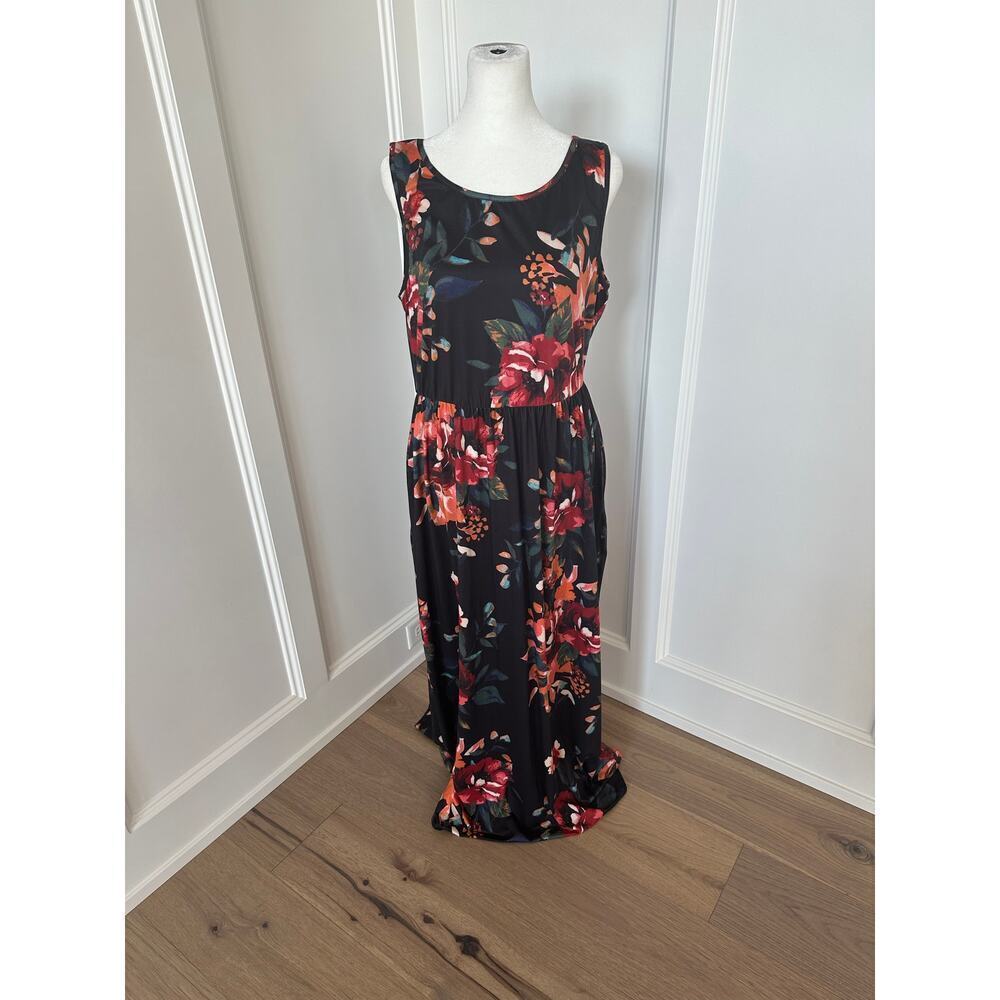 Floral Maxi Dress - Black and Red - Picture 3 of 10